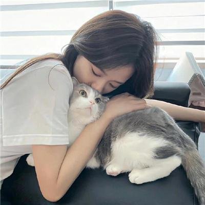 推动摇篮的手